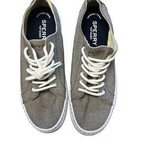 Very good condition sperry shoes only worn a couple of times